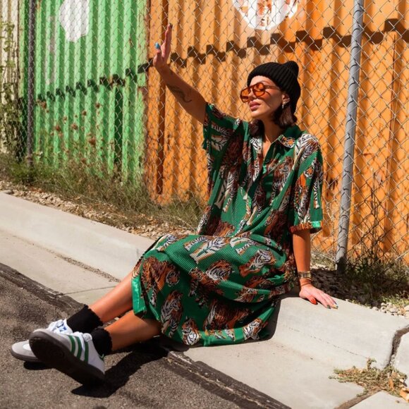 So Far So Good Oversized Plissé Dress in Tiger Tales - Picture 1 of 4
